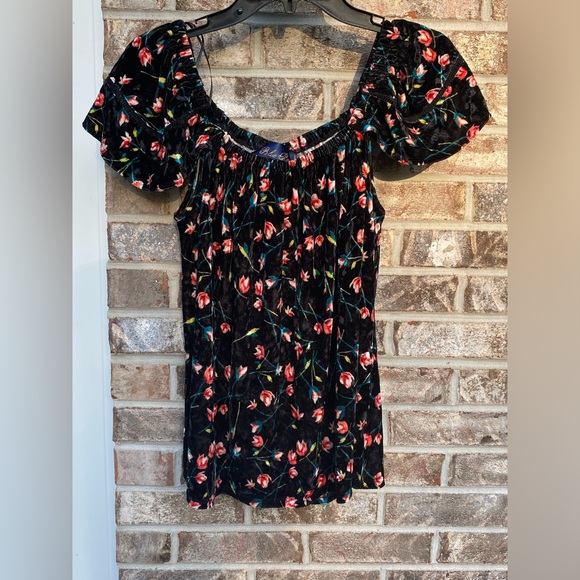 Velvet Puff Sleeve Floral Peasant Top - Picture 5 of 7